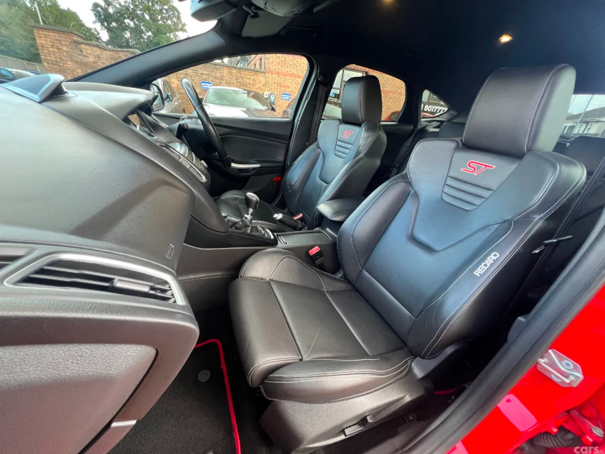 Ford Focus Hatchback, Diesel, 2018, Red