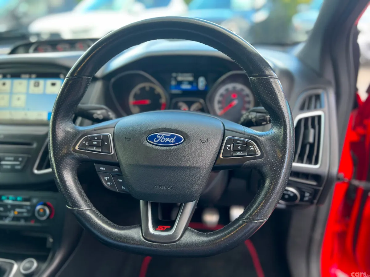 Ford Focus Hatchback, Diesel, 2018, Red