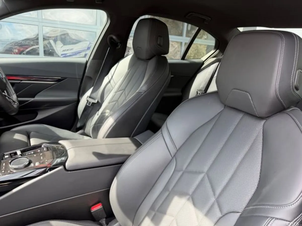 BMW 5-Series Saloon, Petrol Plug-in Hybrid, 2024, Black