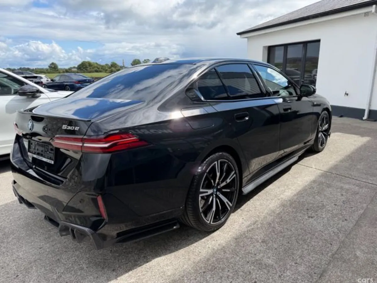 BMW 5-Series Saloon, Petrol Plug-in Hybrid, 2024, Black