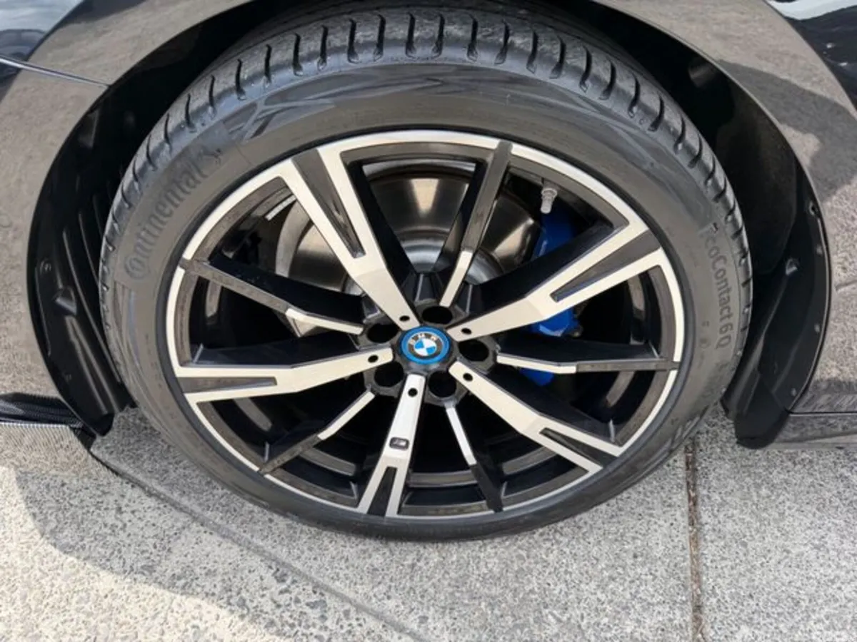BMW 5-Series Saloon, Petrol Plug-in Hybrid, 2024, Black