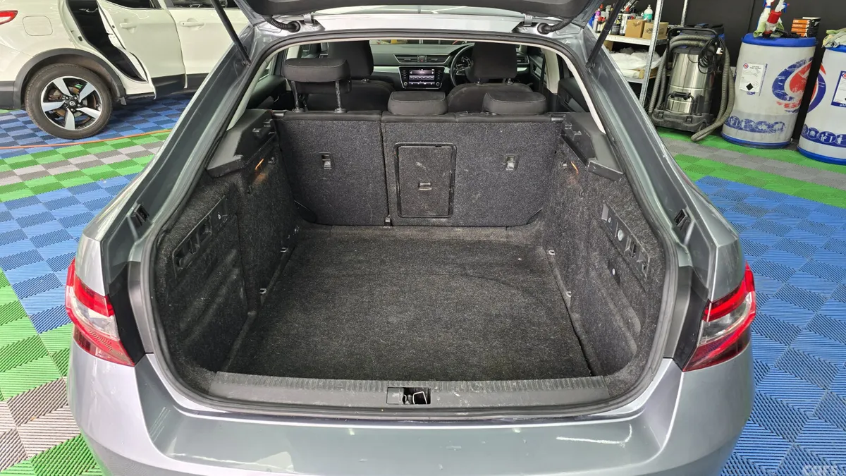 Skoda Superb Saloon, Diesel, 2019, Grey