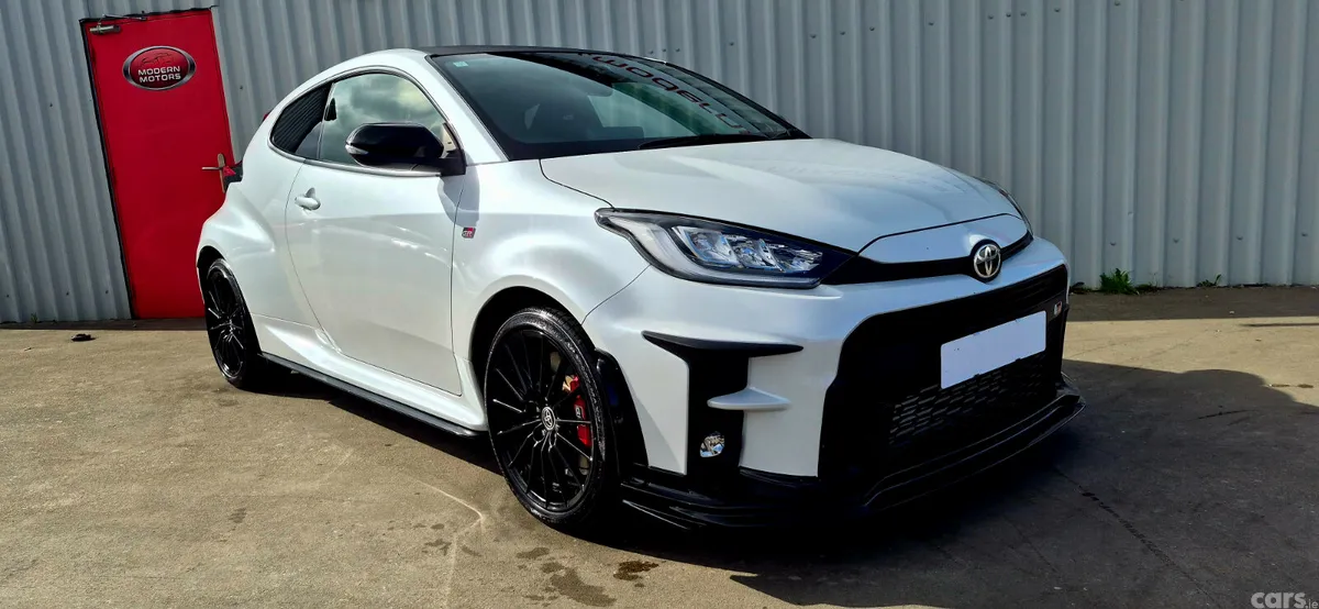 Toyota Yaris Hatchback, Petrol, 2021, White