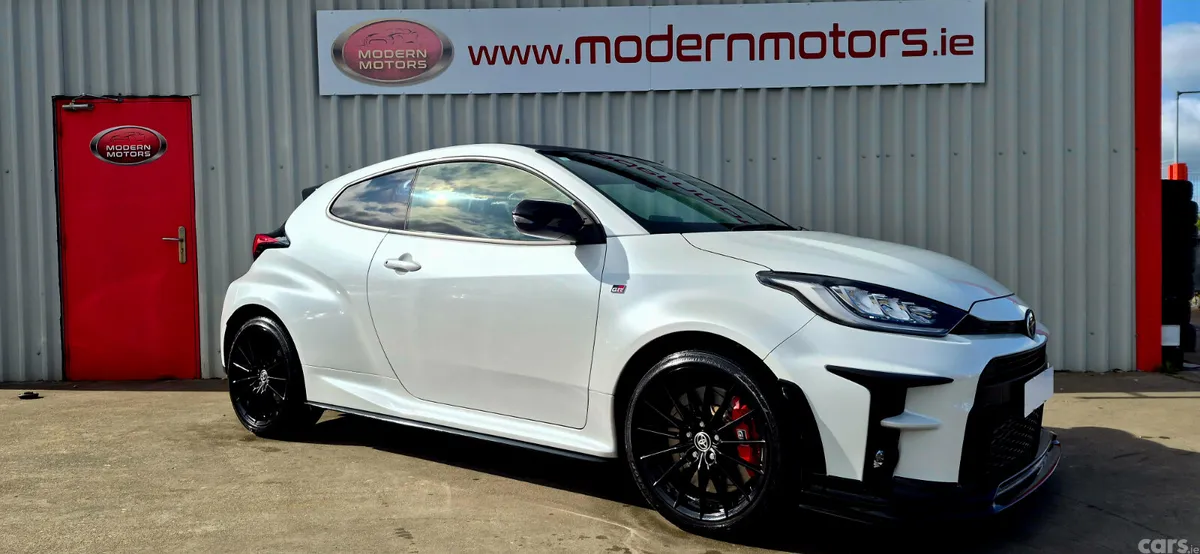 Toyota Yaris Hatchback, Petrol, 2021, White