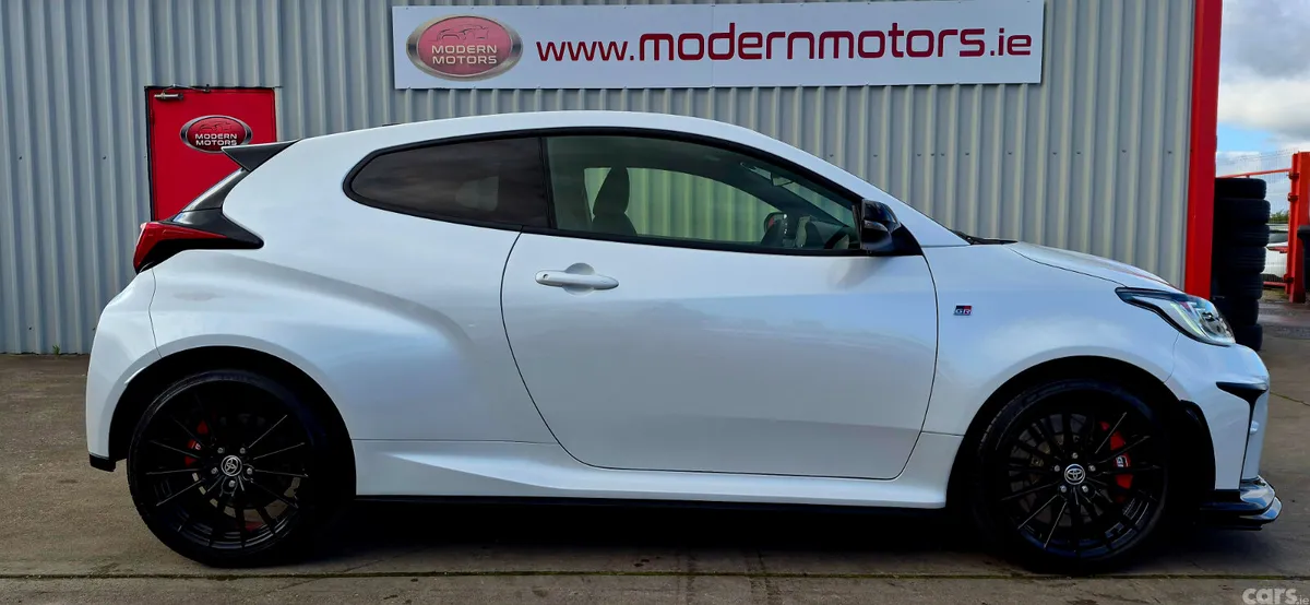 Toyota Yaris Hatchback, Petrol, 2021, White