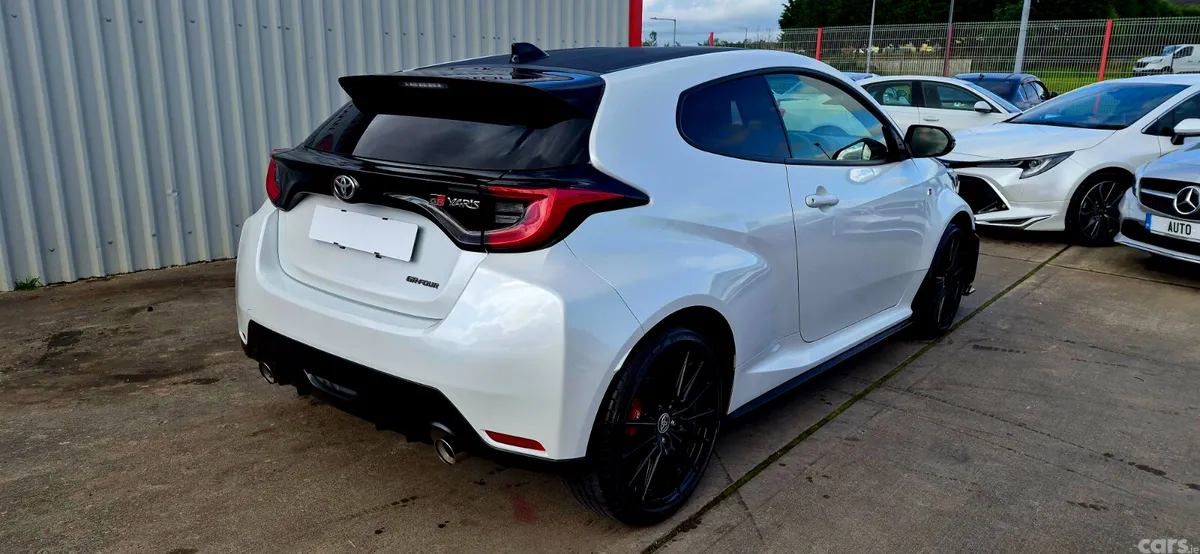 Toyota Yaris Hatchback, Petrol, 2021, White