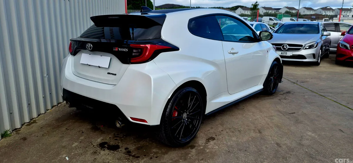 Toyota Yaris Hatchback, Petrol, 2021, White