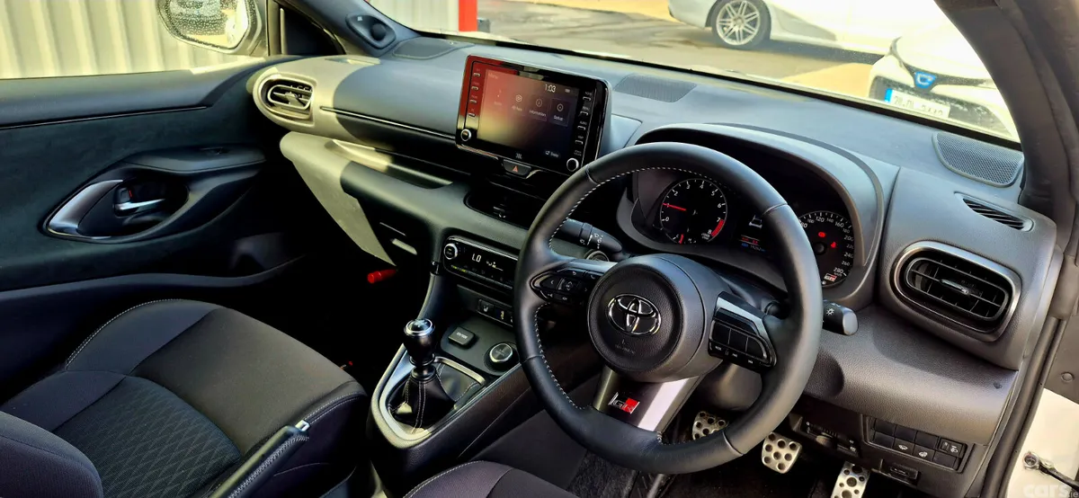 Toyota Yaris Hatchback, Petrol, 2021, White