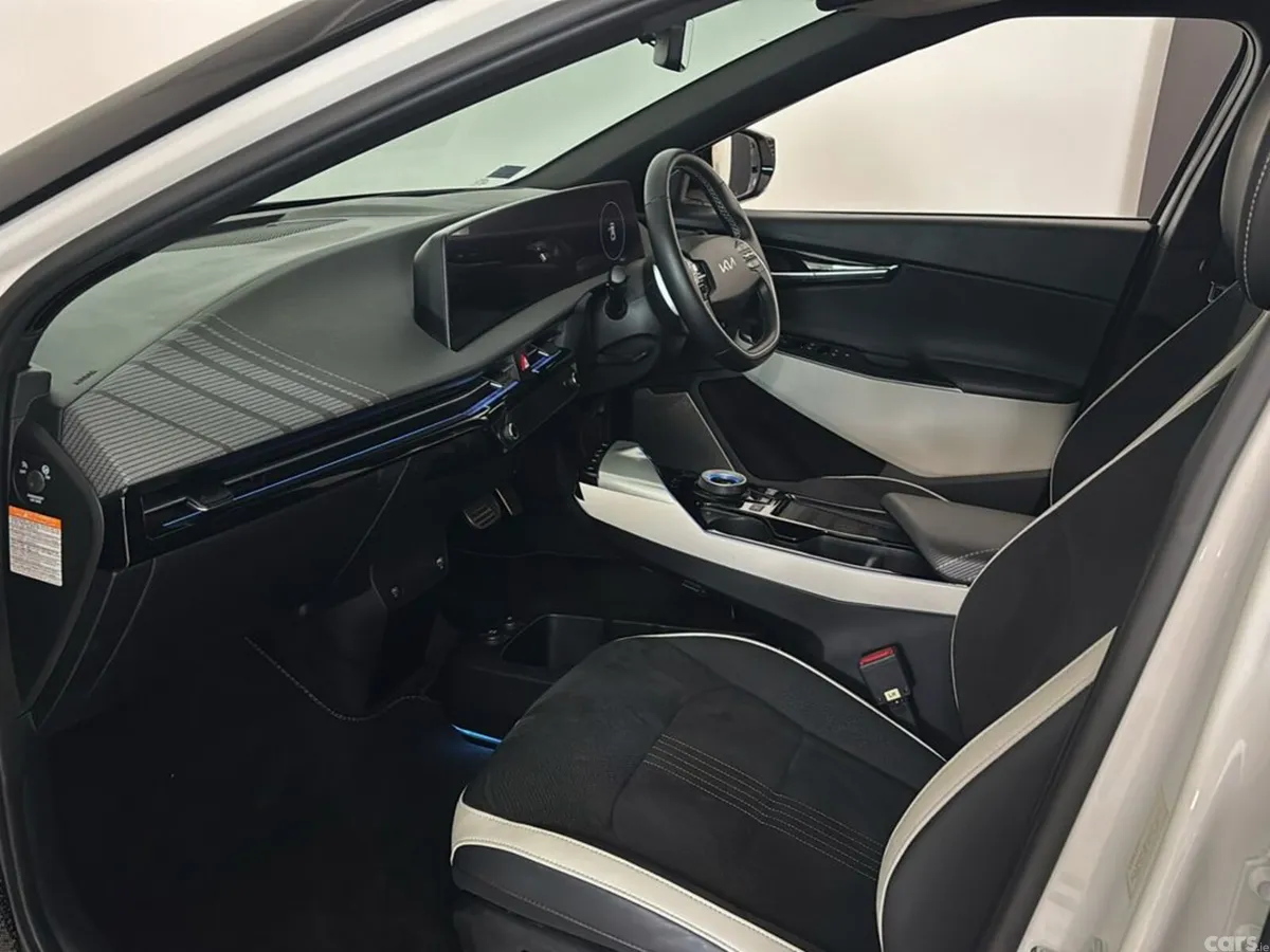 Kia EV6 MPV, Electric, 2024, White