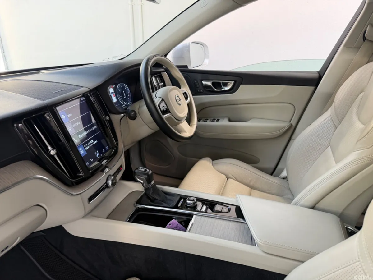 Volvo XC60 SUV, Diesel, 2020, White