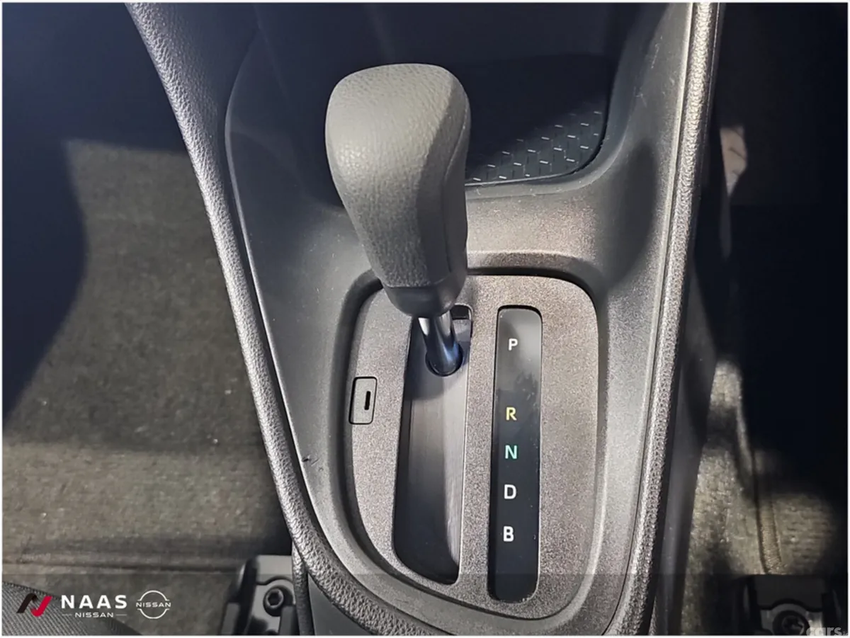 Toyota Yaris Hatchback, Petrol, 2023, White