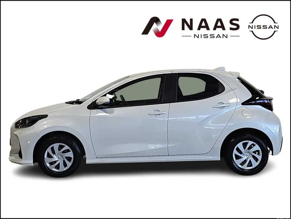 Toyota Yaris Hatchback, Petrol, 2023, White