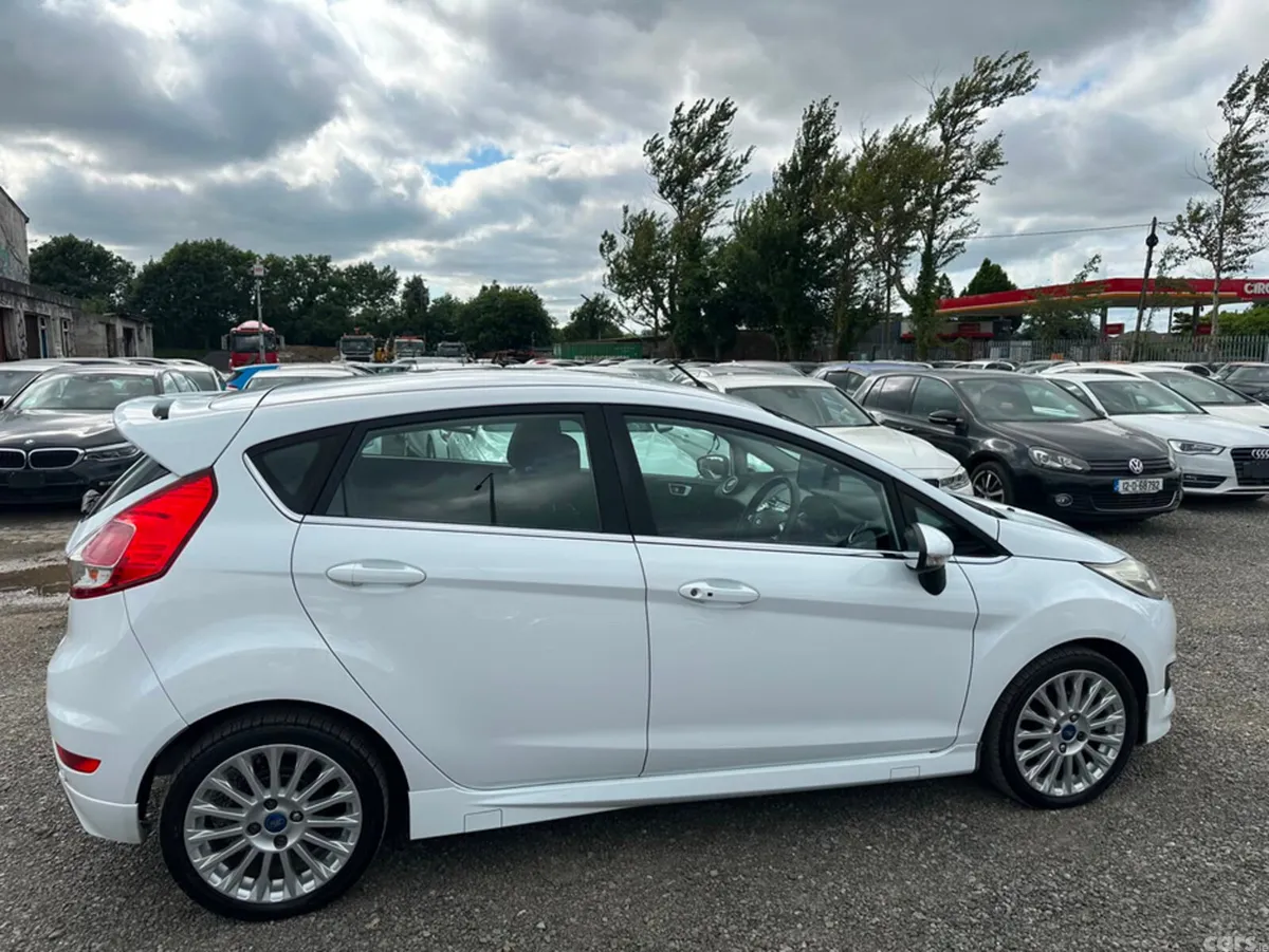 Ford Fiesta Hatchback, Petrol, 2016, White