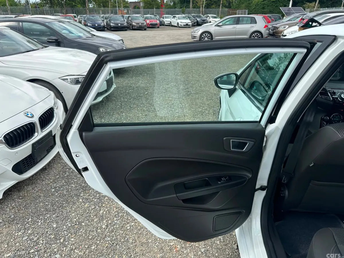 Ford Fiesta Hatchback, Petrol, 2016, White