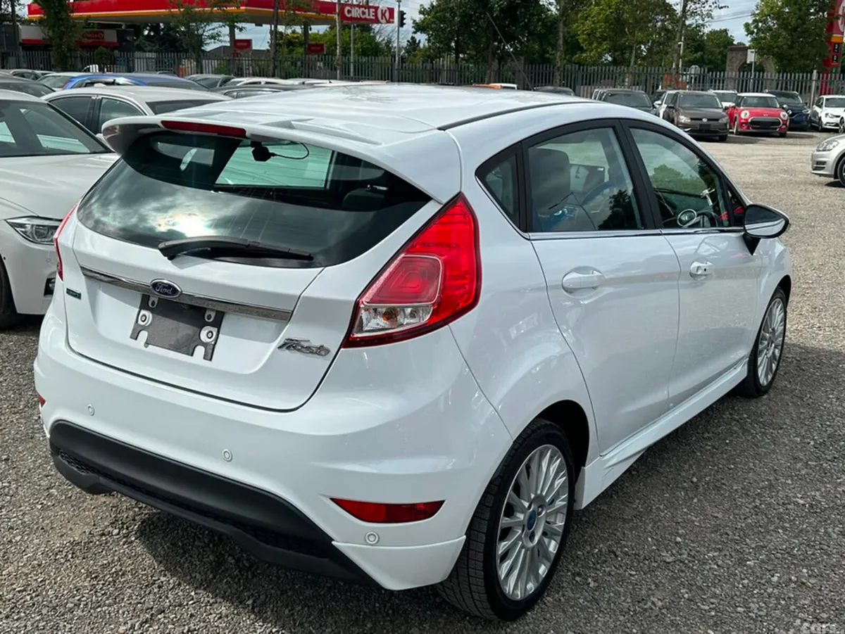 Ford Fiesta Hatchback, Petrol, 2016, White