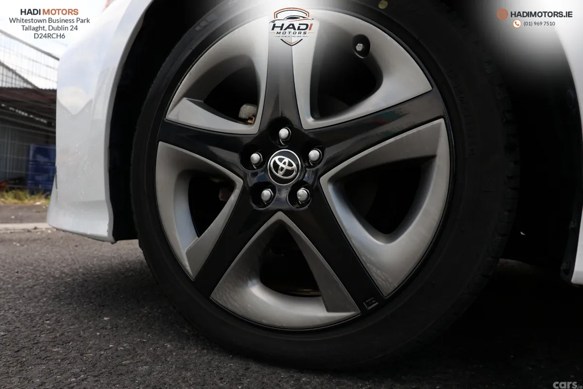 Toyota Prius Saloon, Petrol Hybrid, 2019, White