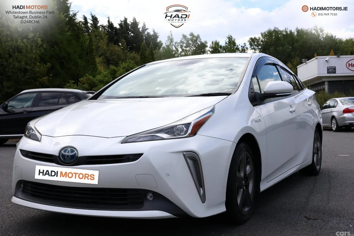 Toyota Prius Saloon, Petrol Hybrid, 2019, White
