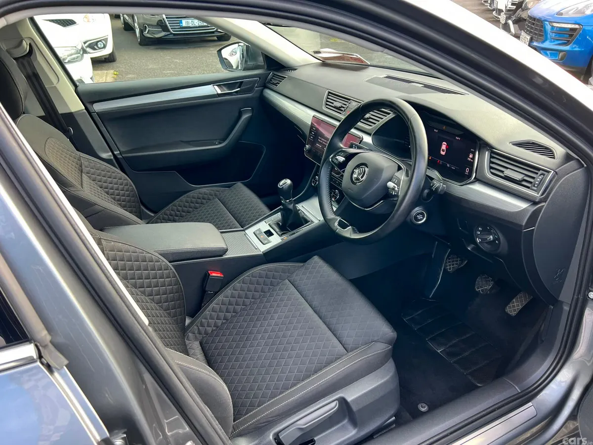 Skoda Superb Saloon, Diesel, 2022, Grey