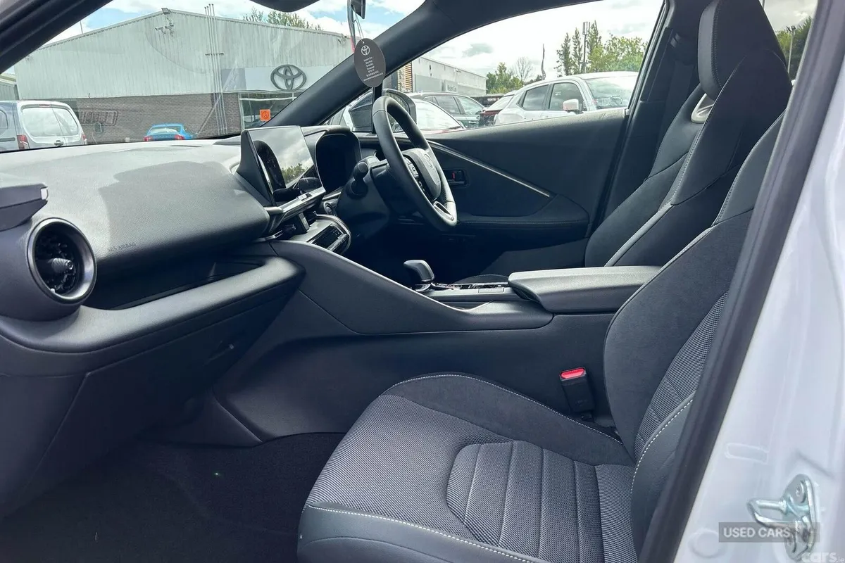 Toyota C-HR SUV, Petrol Hybrid, 2026, White
