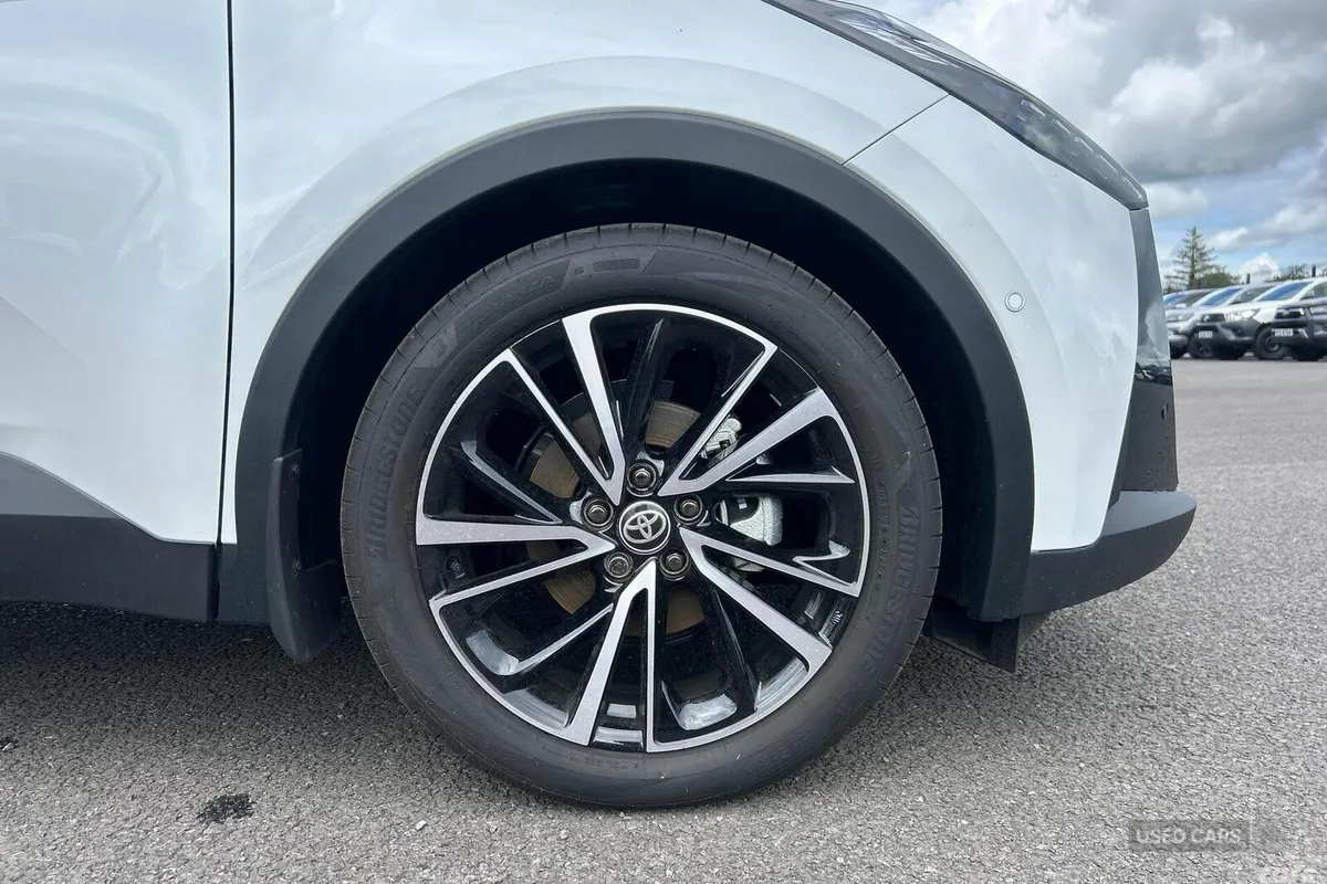 Toyota C-HR SUV, Petrol Hybrid, 2026, White