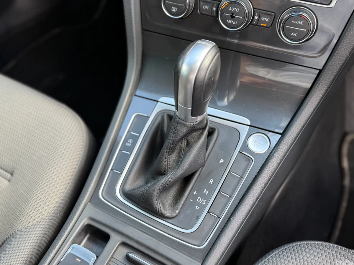 Volkswagen Golf Hatchback, Petrol, 2017, Navy