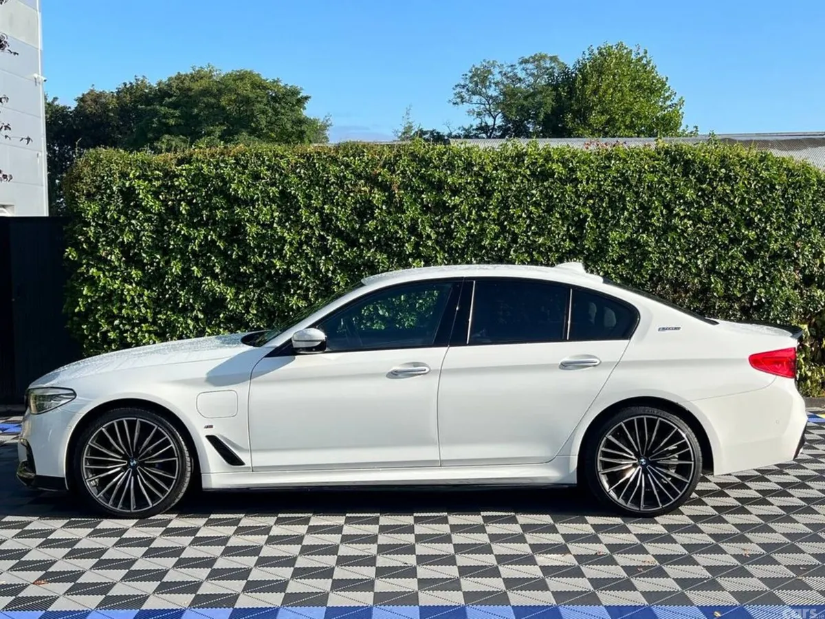 BMW 5-Series Saloon, Petrol Plug-in Hybrid, 2017, White