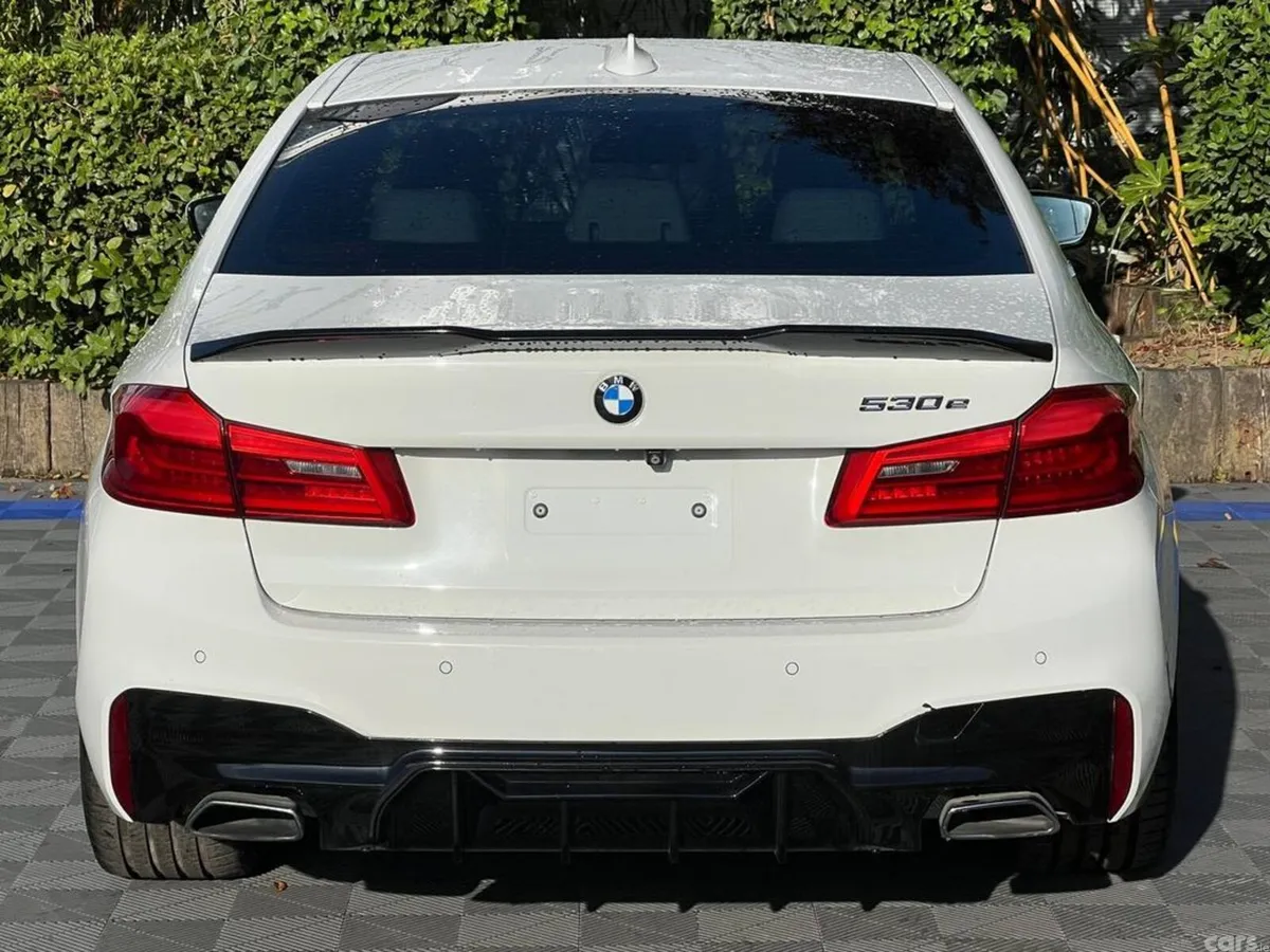 BMW 5-Series Saloon, Petrol Plug-in Hybrid, 2017, White