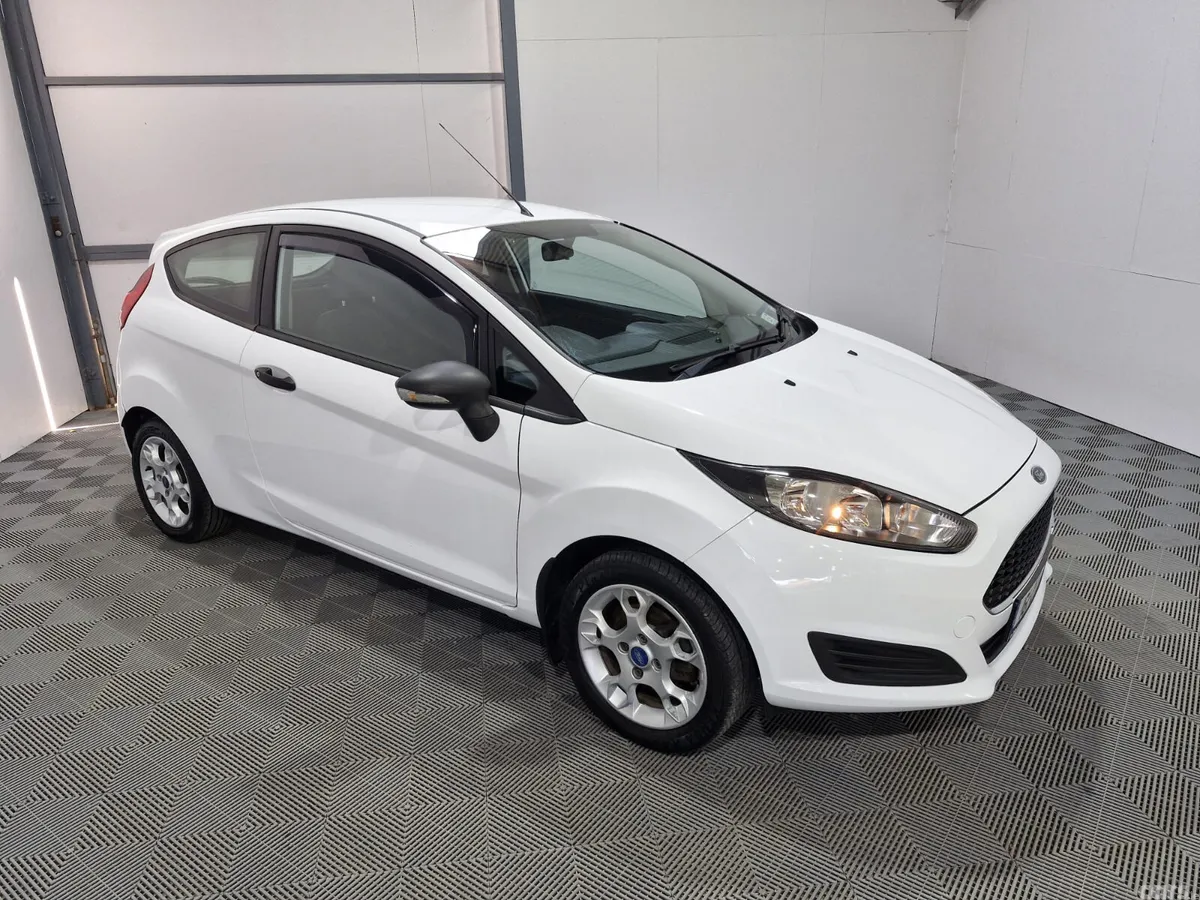 Ford Fiesta Hatchback, Petrol, 2016, White