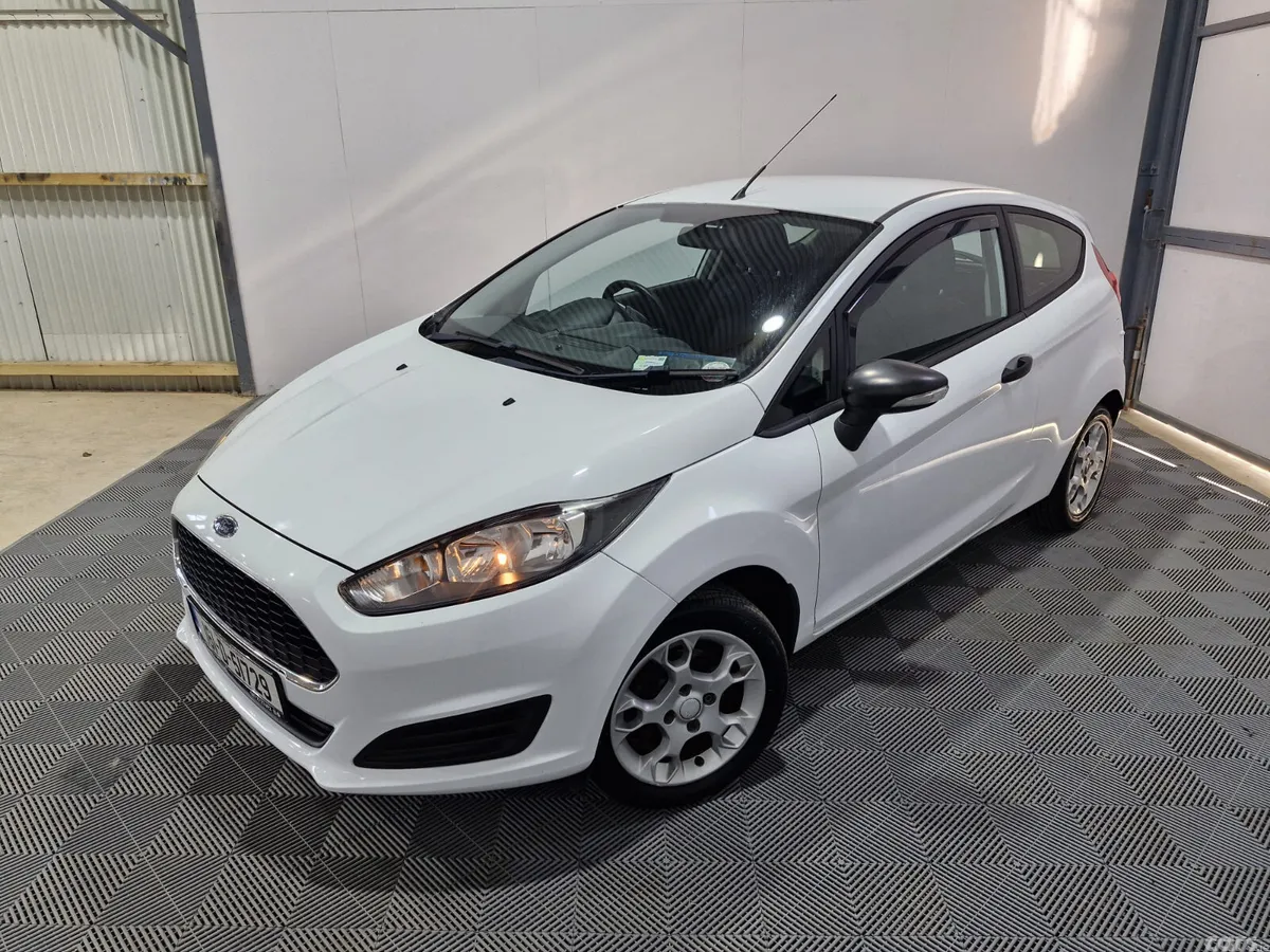 Ford Fiesta Hatchback, Petrol, 2016, White