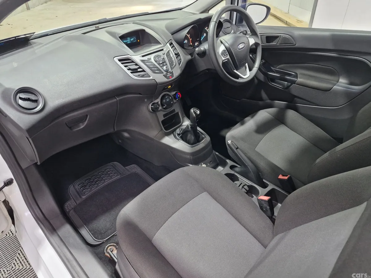 Ford Fiesta Hatchback, Petrol, 2016, White