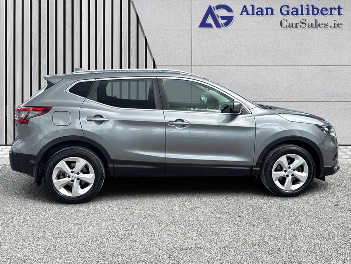 Nissan Qashqai MPV, Petrol, 2017, Grey
