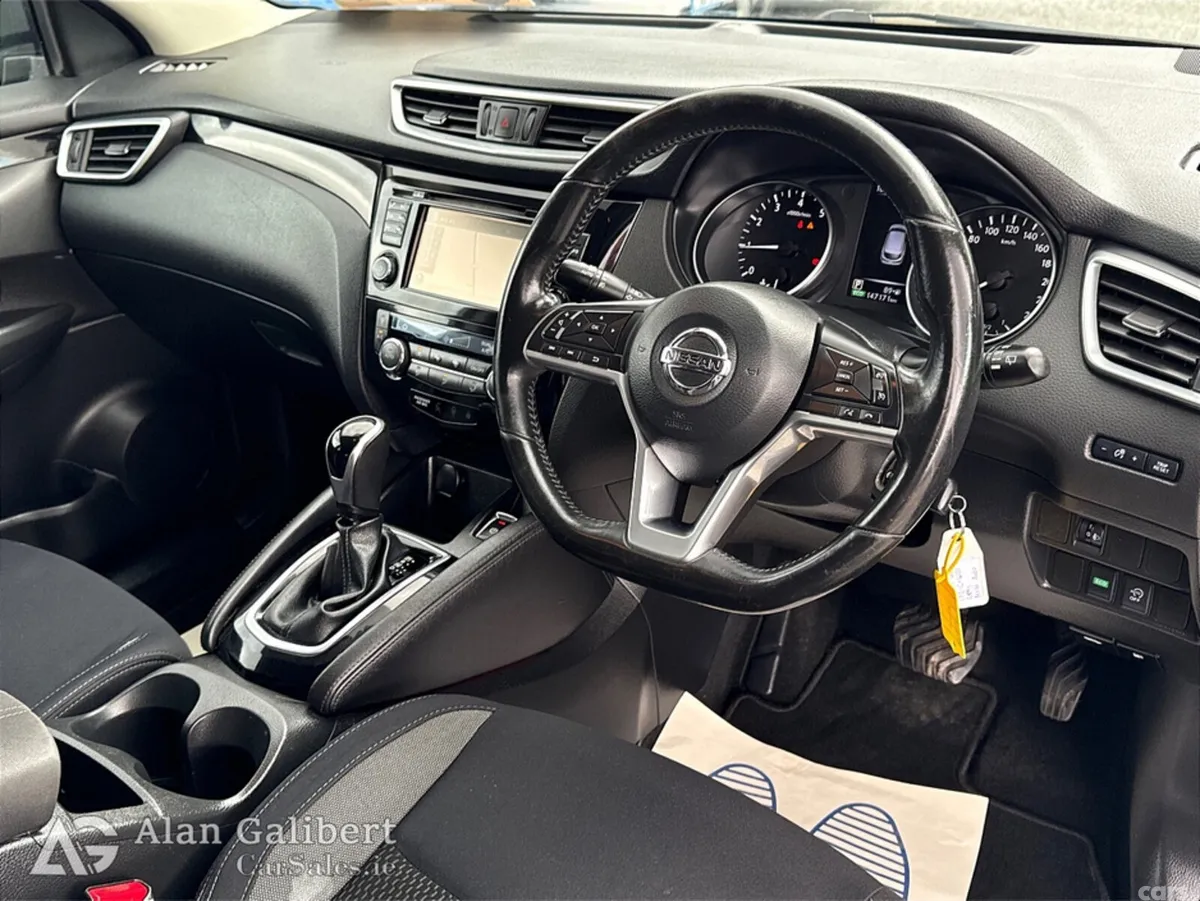 Nissan Qashqai MPV, Petrol, 2017, Grey