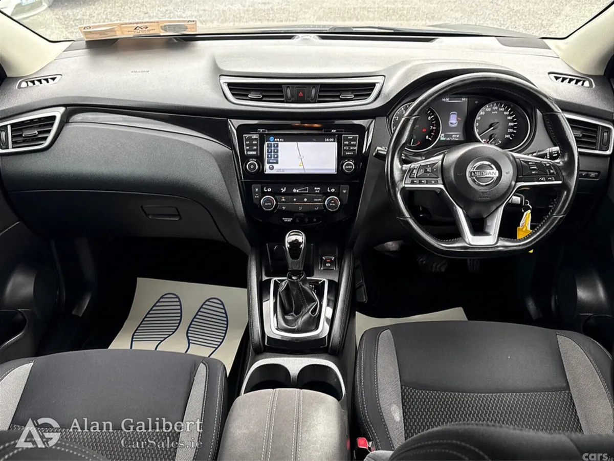 Nissan Qashqai MPV, Petrol, 2017, Grey