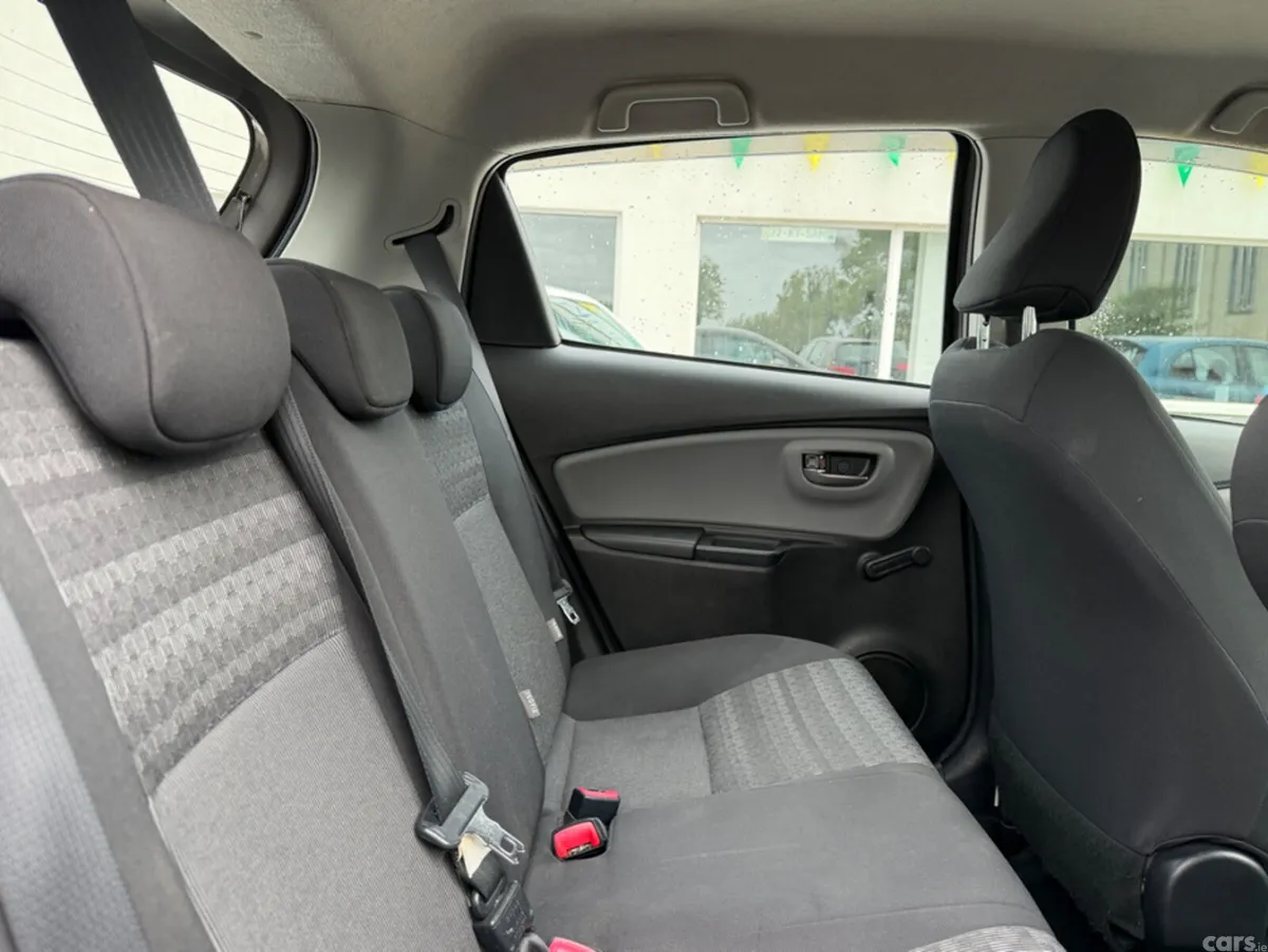 Toyota Yaris Hatchback, Petrol, 2016, Grey