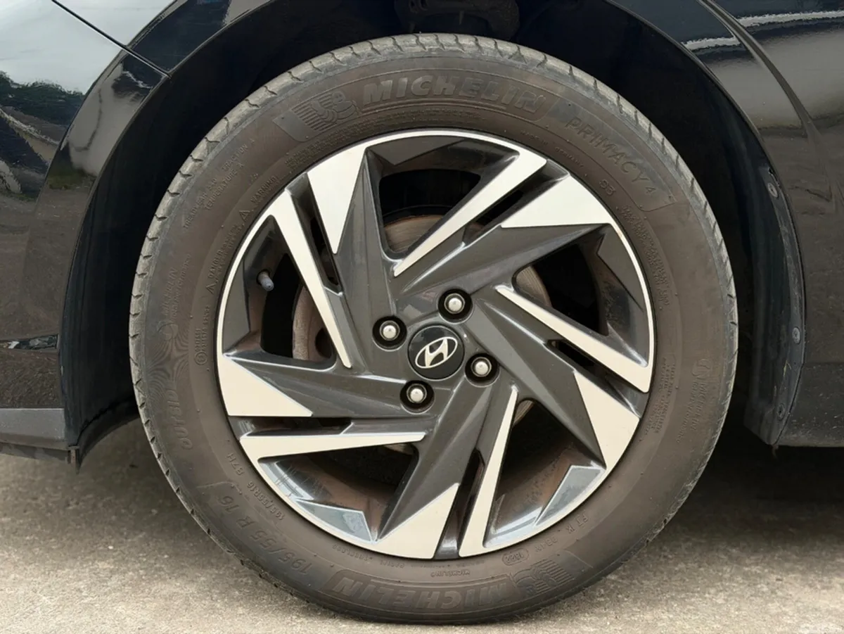 Hyundai i20 Hatchback, Petrol, 2022, Black