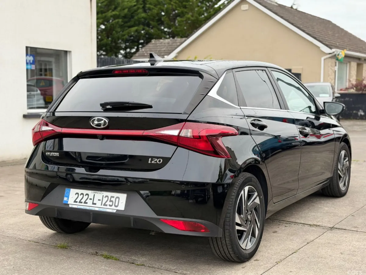 Hyundai i20 Hatchback, Petrol, 2022, Black
