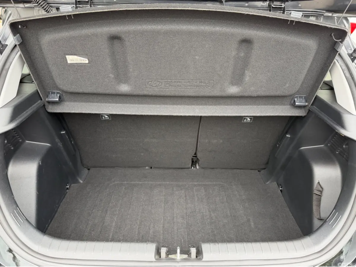 Hyundai i20 Hatchback, Petrol, 2022, Black