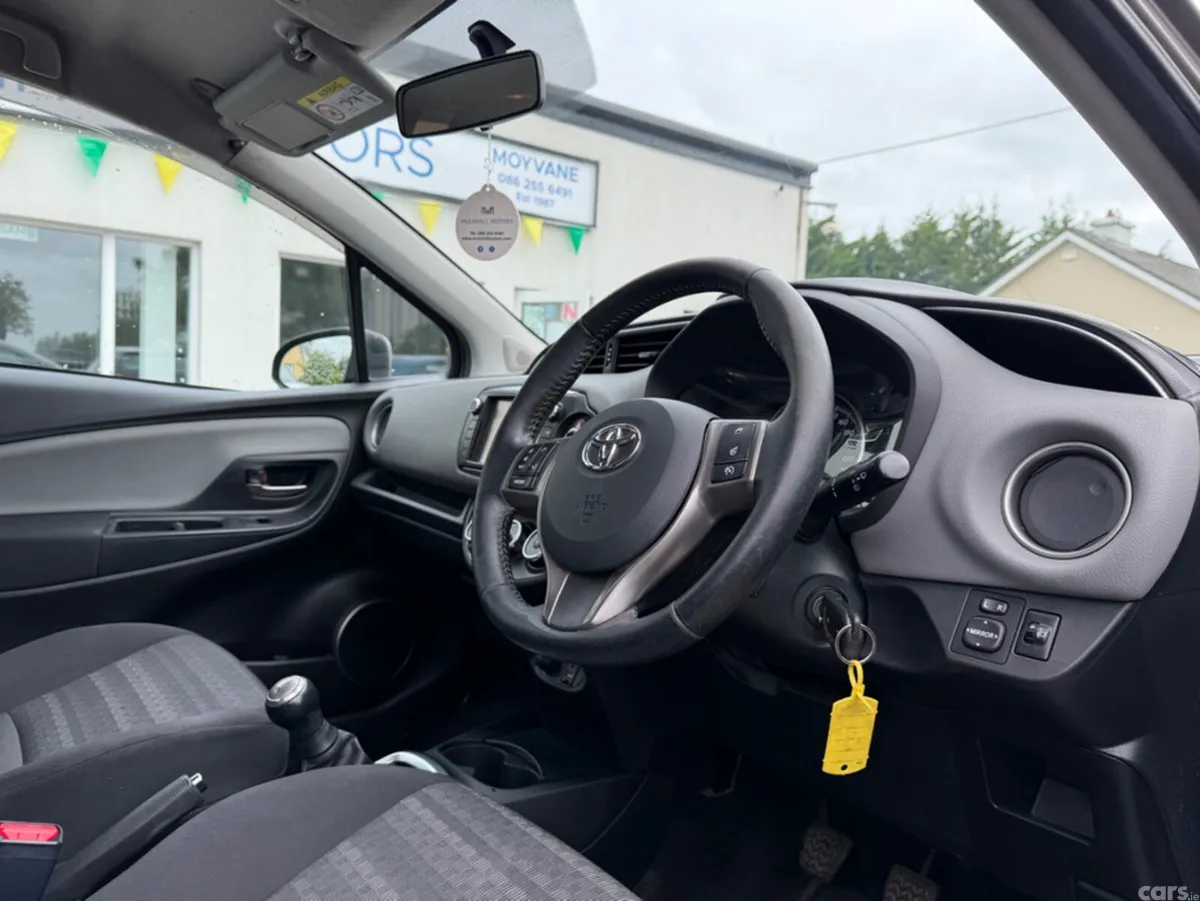 Toyota Yaris Hatchback, Petrol, 2016, Grey
