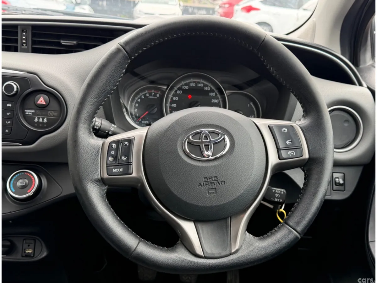 Toyota Yaris Hatchback, Petrol, 2016, Grey