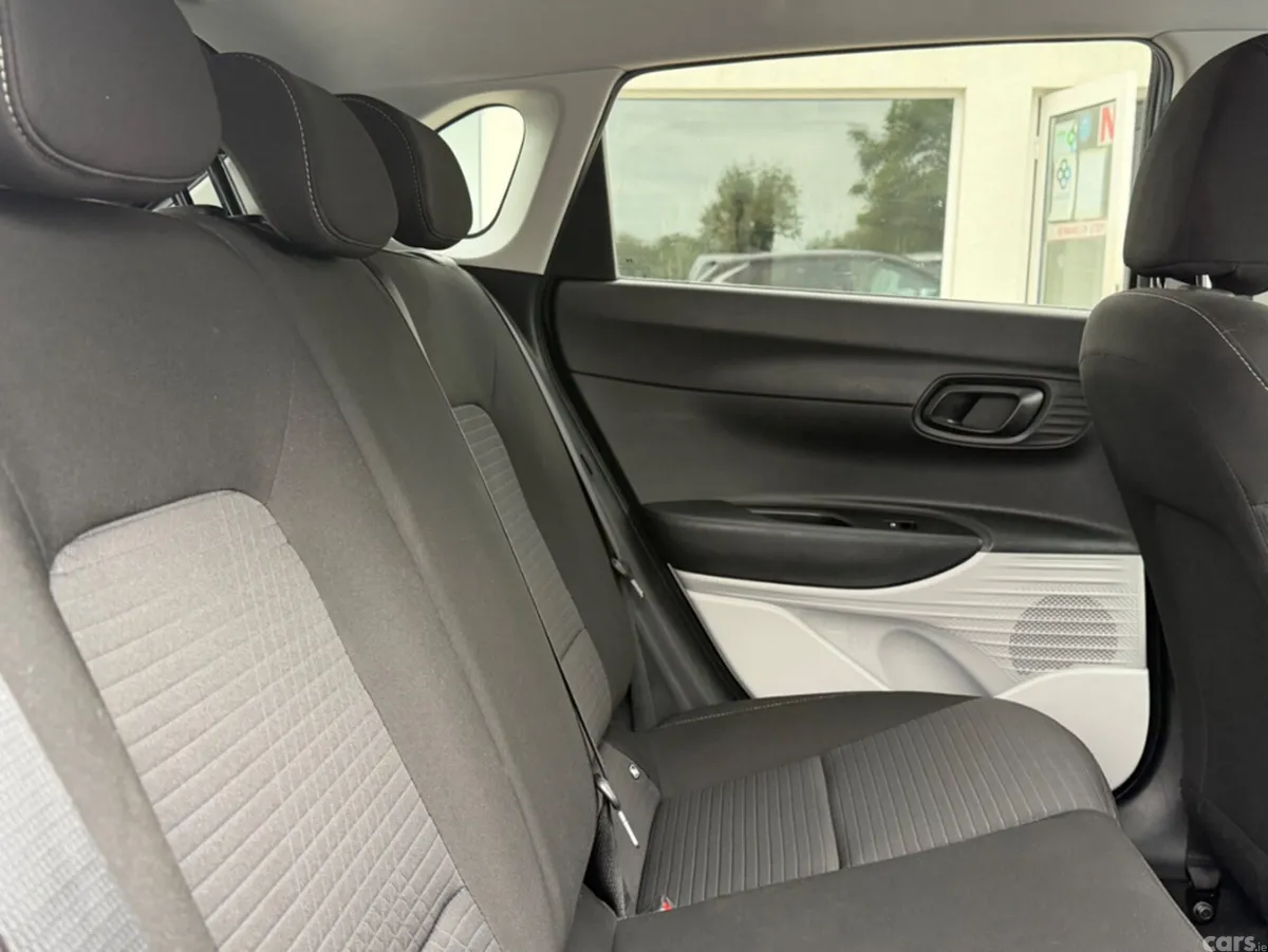 Hyundai i20 Hatchback, Petrol, 2022, Black