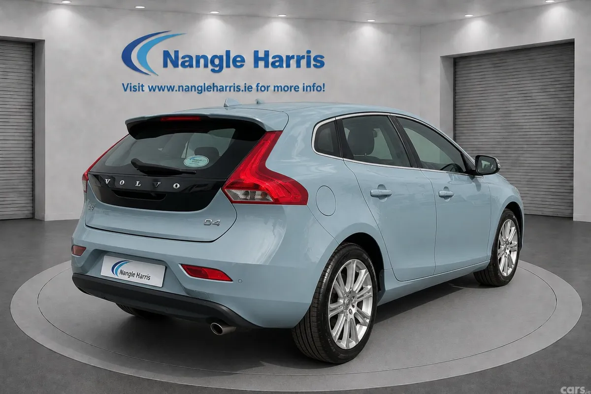 Volvo V40 Hatchback, Diesel, 2017, Blue