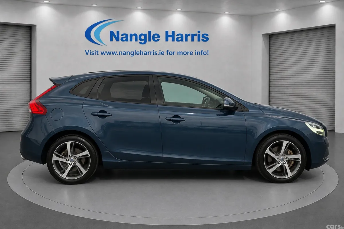 Volvo V40 Hatchback, Diesel, 2019, Blue
