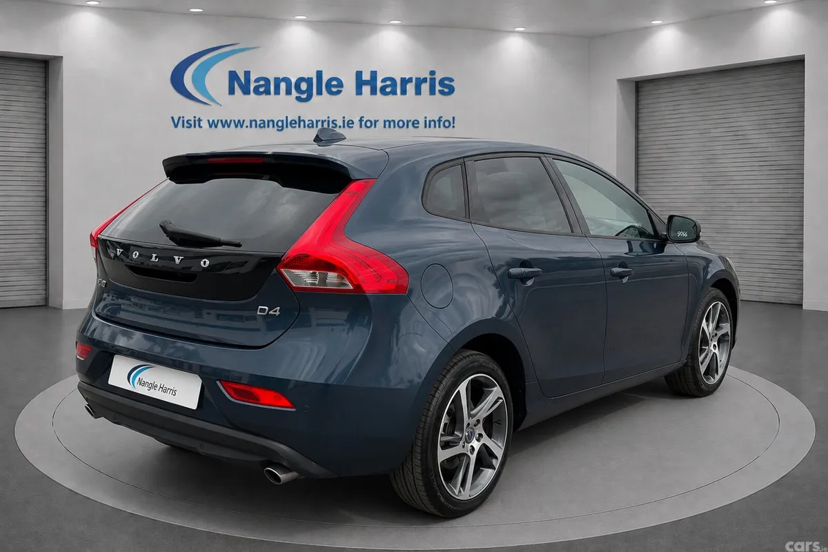 Volvo V40 Hatchback, Diesel, 2019, Blue