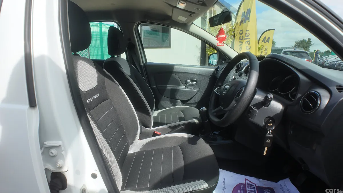 Dacia Sandero Stepway Hatchback, Diesel, 2019, White