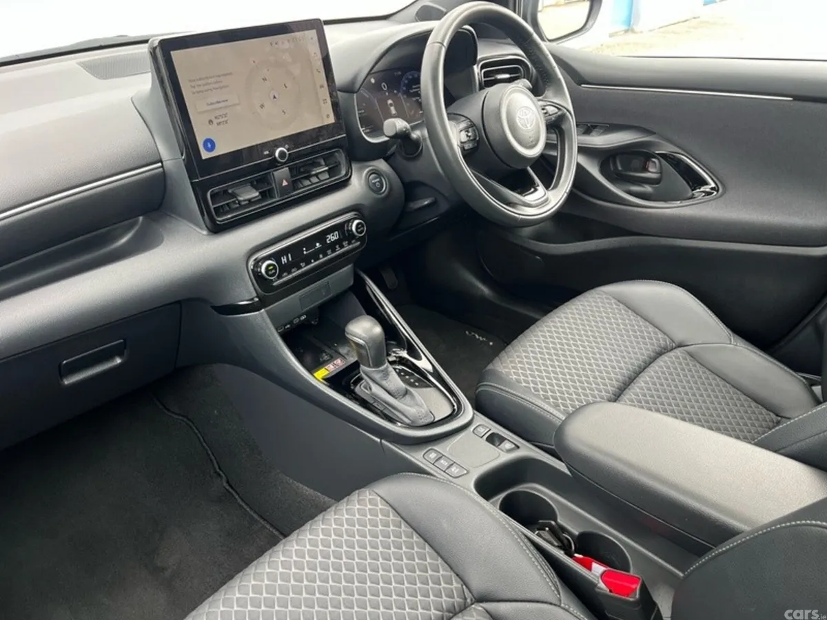 Toyota Yaris Hatchback, Petrol Hybrid, 2024, Blue