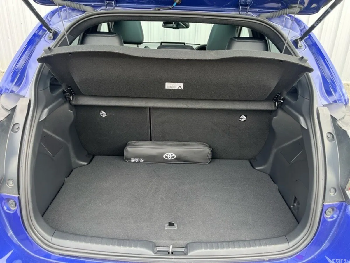 Toyota Yaris Hatchback, Petrol Hybrid, 2024, Blue