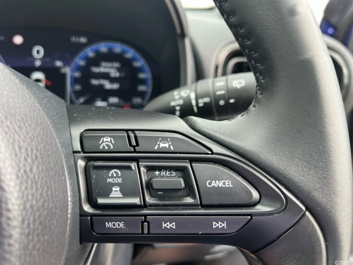 Toyota Yaris Hatchback, Petrol Hybrid, 2024, Blue