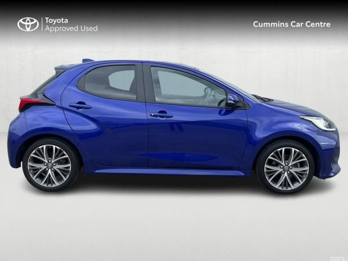 Toyota Yaris Hatchback, Petrol Hybrid, 2024, Blue