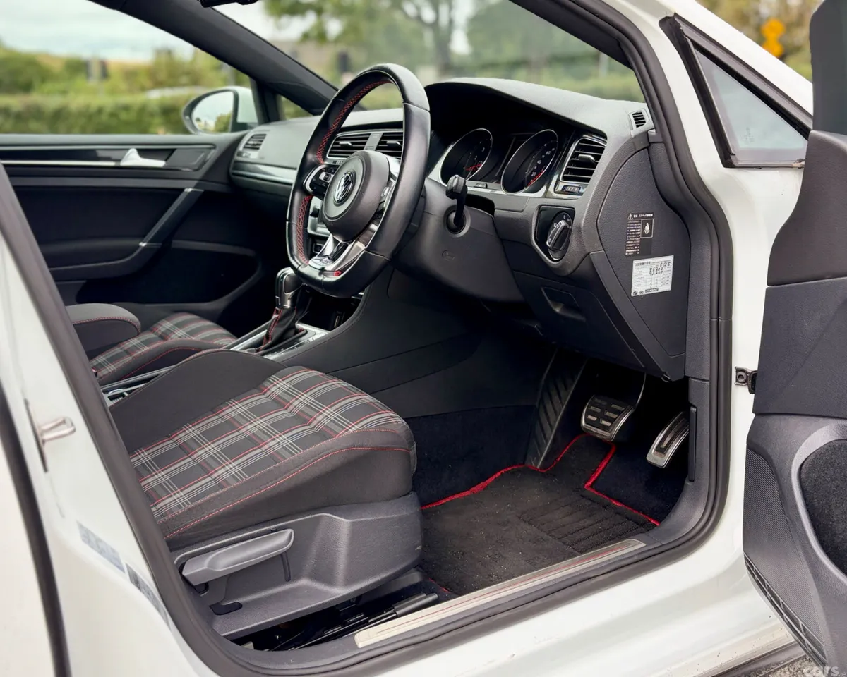 Volkswagen Golf Hatchback, Petrol, 2013, White