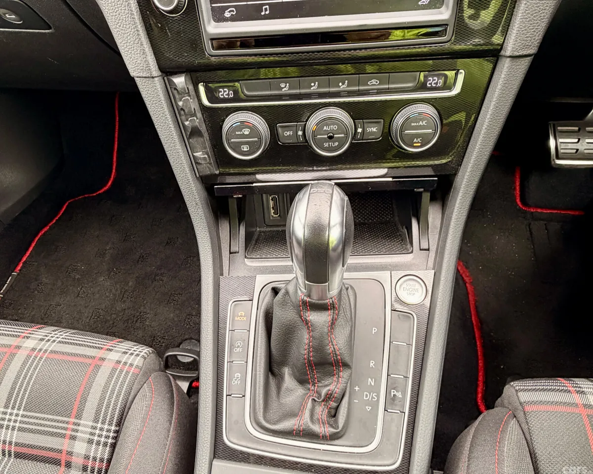 Volkswagen Golf Hatchback, Petrol, 2013, White